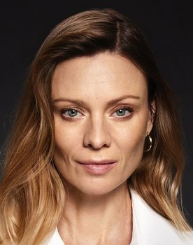 Magdalena Boczarska as Ania Witkowska