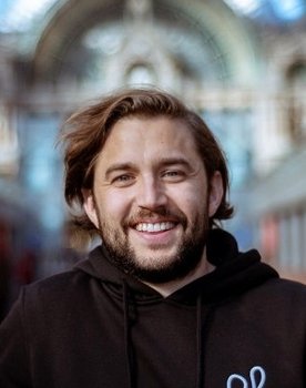 Dempsey Hendrickx as Roel