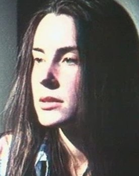 Annika Tynuri as Джулия Квалхейм
