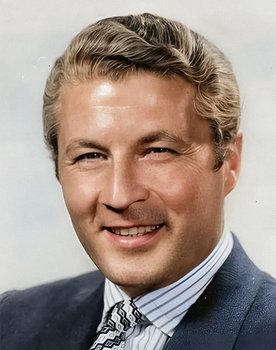 Kenan Pars as 