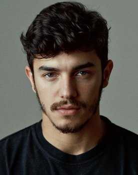 Leonardo Zanchin as Caio