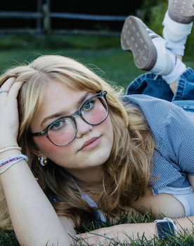 Via Helling as Store Girl #2