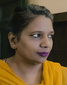 Asha Gupta as Simran's Mother