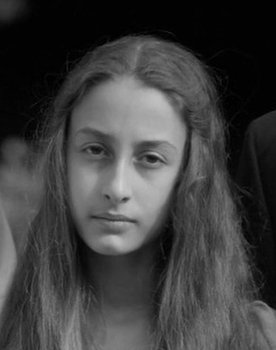 Sofia Ducci as Miriam da piccola