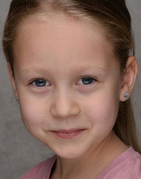 Анастасия Екатеринчева as Женя Замятина