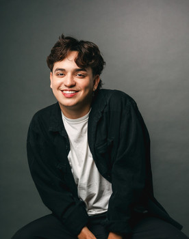 Lhorran Santiago as Léo