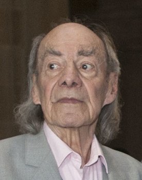 Manuel Valdés as Doctor Lucas
