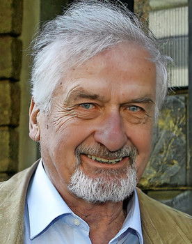 Manfred Zetzsche as Karl Hoppe