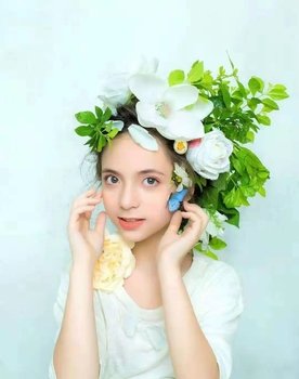 芭比·都妮娅 as 亚曼 (Actor)