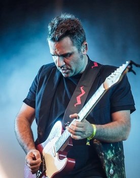 Jordi Roig as Love of Lesbian (self)