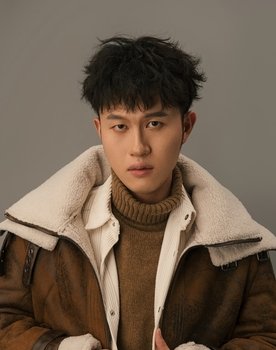 Lu Mianda as Glasses