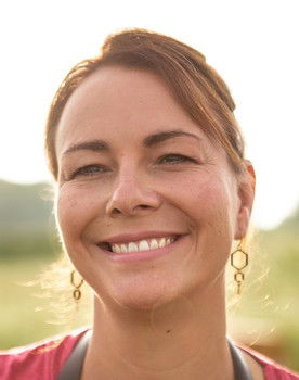 Anne-Virginie Schmidt as June