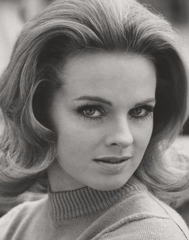 Angel Tompkins as Gloria Harding