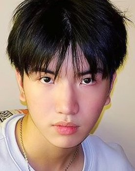 Suvijak Piyanopharoj as Moo
