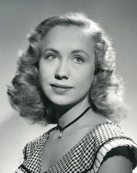 Tove Maës as 