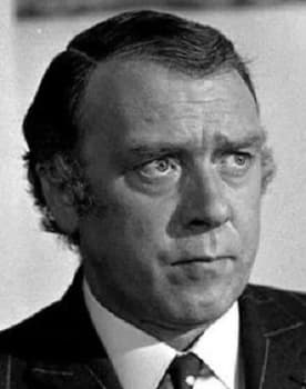 Freddie Jones as Cainy Bell