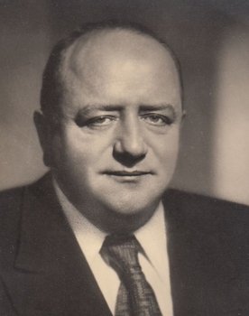 Aribert Wäscher as Mertens, Finanzier