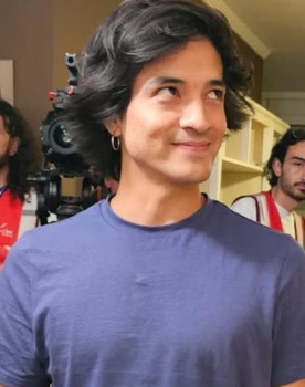 Nataniel Aranda as Agustin