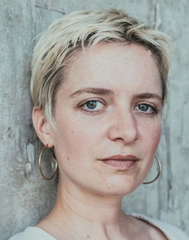 Lena Entezami as Olivia Birkensen