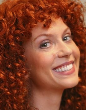 Jussara Moreira as Simone