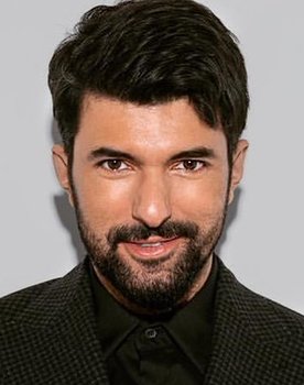 Engin Akyürek as Umut