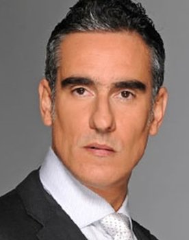 Miguel Varoni as Martin Acero 'El Hierro'