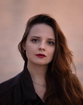 Alisa Yarmolyuk as Катя, ассистент Кости