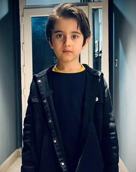 Mahoor Nemati as Babak Bayani
