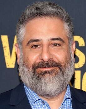 Glenn Ficarra as Russian Blue (voice)