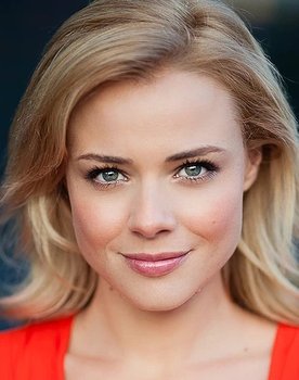 Tamara Knausz as Claire