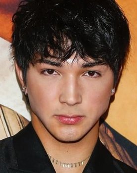 Krystian Embradora as Mietek
