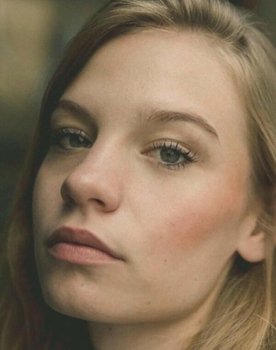 Sena Gençtürk as Ceyda