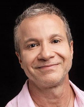 Marcelo Campos as Álvaro