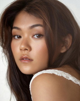 Momona Tamada as Maya