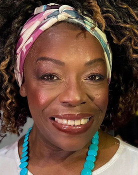 Geyisa Costa as Zulmira