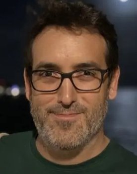 Paco Bravo as Comentarista