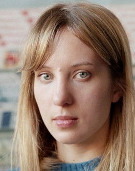 Sara Cwynar as (voice)