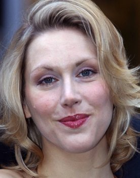 Gruschenka Stevens as Cora Hübsch