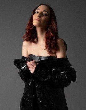 Melissa Alarcón as Eva