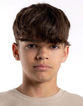 Adrià Nebot as Sergi