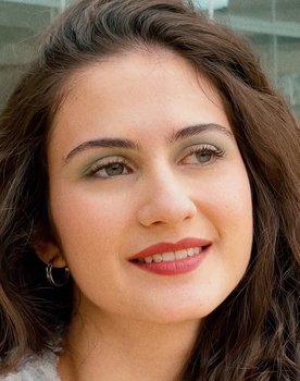 Geovana Santiago as 