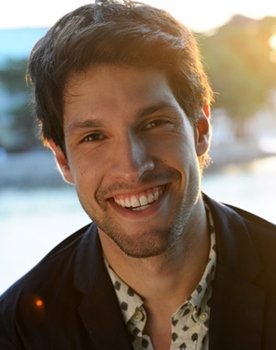 Lucas Romano as Dr. Luciano dos Santos Araújo