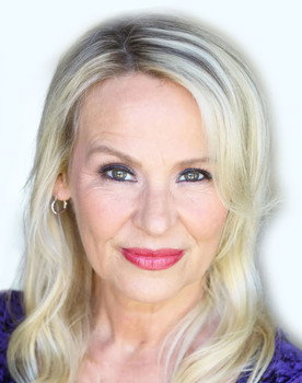 Wendee Lee as Lizzie Hearts (voice)