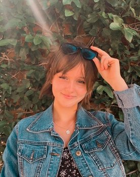 Eliana Reiker as Girl