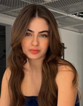 Leya Kırşan as Zeynep Aksoy