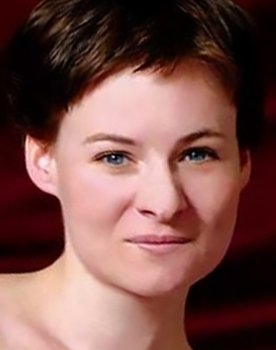 Isabela Smečková - Bencová as Elena Dvorová