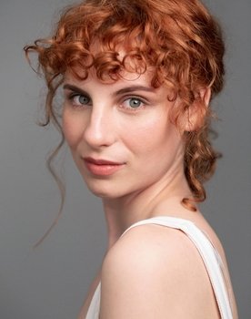 Alejandra Lifante as Helena