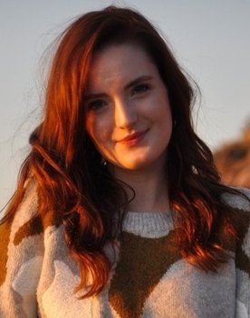 Taryn Hoffman as Elizabeth Bennet