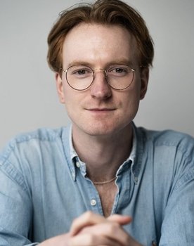 Toby Jeffries as Thomas