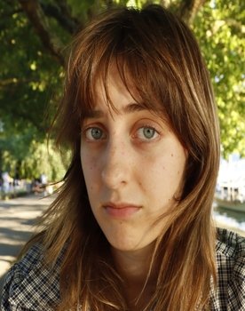 Haylea Garrett as Girl in Pub